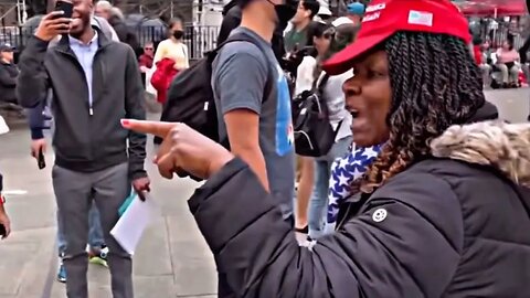 Black Woman Shuts Down ANTI-Trump Protesters Outside Of The Manhattan Courthouse ￼