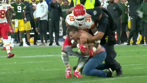 Shirtless fan running on field gets laid out by Chiefs player in Packers preseason game