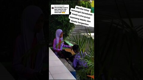 Viral Kakak Beradik Gantian Sepatu Sekolah