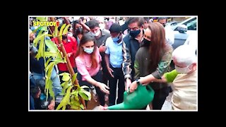 Sonakshi Sinha With Mom Poonam & Dad Shatrughan Sinha At Adopt A Fallen Tree Campaign