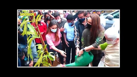 Sonakshi Sinha With Mom Poonam & Dad Shatrughan Sinha At Adopt A Fallen Tree Campaign