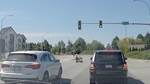 Impatient Scooter rider causes traffic stoppage