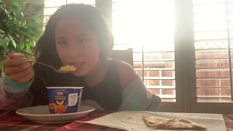 Mukbang Dia ￼of me, eating mac & cheese, and a quesa