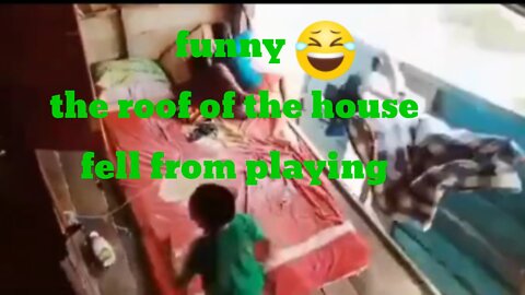 funny the roof of the house fell from playing