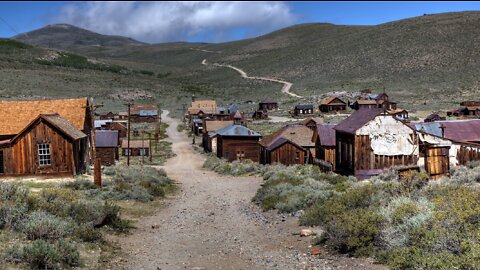 Overland Paradise in Montana! Rattlesnakes, Ghost Towns and... Smiling Kiddos! Land Rover Off-Road