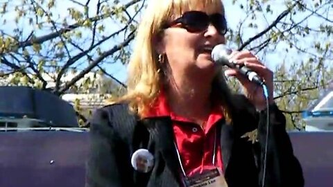 Gold Star Mother Debbie Lee on the Tea Party Express 4-14-10 Boston Common.AVI