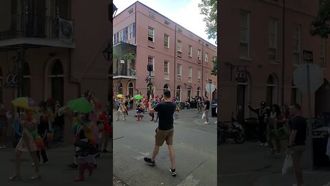 Just a RANDOM Pop-up Dixieland Band and Dancers Going Down The Street