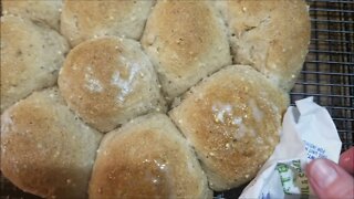 Bird-Seed Dinner Rolls!