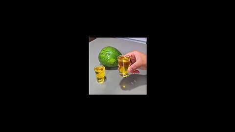 Extracting oil from avocado