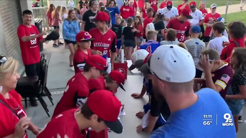 Hamilton Little Leaguers return home to cheers, parades, autographs