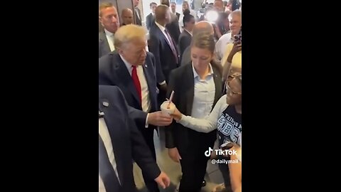 TRUMP❤️🇺🇸🥇🪽CHECKS IN🤍🇺🇸🏅🪽🧋🏪AT ATLANTA CHICK-FIL-A RESTAURANT💙🇺🇸🏅🪽🏪⭐️