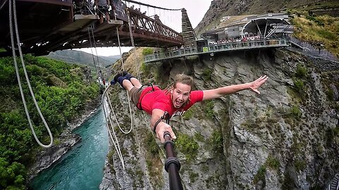 Extreme bungy jumping with cliff jump shenanigans ? Play on in New Zealand 4k!