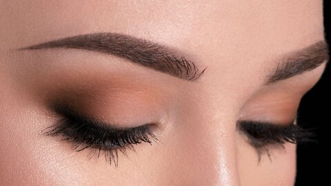 Beauty Tutorials: Beginners Guide On How To Apply Eyeliner