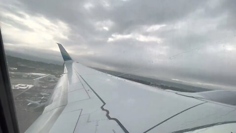 Alaska Airlines Boeing 737-800 Rainy Takeoff Seattle (4K)