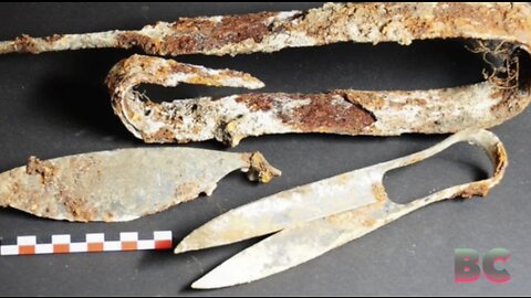 2,300-year-old scissors and ‘folded’ sword discovered in a Celtic cremation tomb in Germany