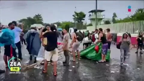 Caravan of migrants remove roadblocks from Tapachula-Arriaga, Chiapas in Mexico (07/29/2022)