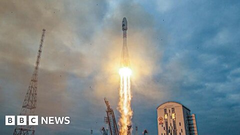 Russian spacecraft crashes into the Moon - BBC News