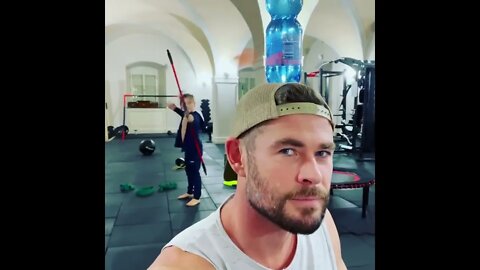 Hawkeye vs Thor - Chris Hemsworth - Tristan Hemsworth