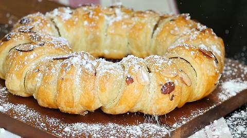 Sweet almond ring recipe