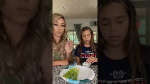 asmr eating (Green Onion) with my daughter | She like it #Shorts