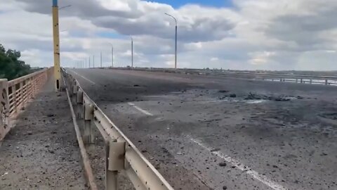 STRIKING THE OCCUPIERS, UKRAINE HITS KEY KHERSON BRIDGE WITH U.S. ROCKETS || 2022