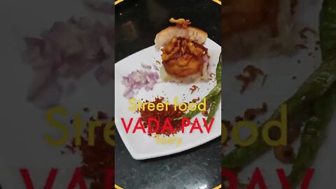 Vada pav Street food Mumbai #Shorts #ytshorts #VadaPav #Streetfood #recipe #RecipeVideo