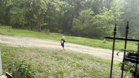 Farm Kids When it Rains 🌧️ Chamberlin Family Farms #farmkids #raining #farmlife #countrylife