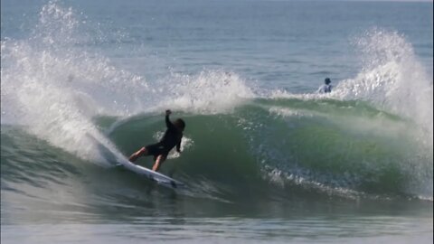 SPEED CARVES THROUGH A THICK CROWD AT BARRA DE LA CRUZ