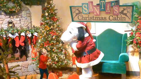 We Meet Snoopy Clause - Christmas Time At Knott's Berry Farm!
