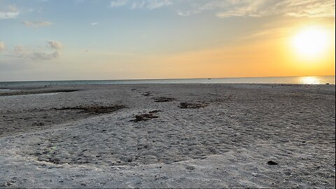 Sunset at Little Hickory Beach | 4K