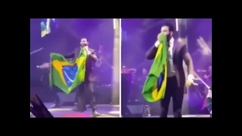 Gusttavo Lima beija bandeira do Brasil após protestos no Lollapalooza