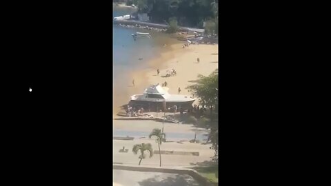 Shootout On Beach In Front Of Tourists In Acapulco @ playa Manzanillo