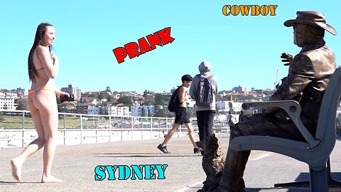 Cowboy_prank in Sydney awesome reactions.don't miss it lelucon statue prank. luco patung