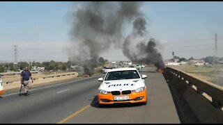 SOUTH AFRICA - Johannesburg - Eldorado Park protest turns violent (Videos) (NvW)