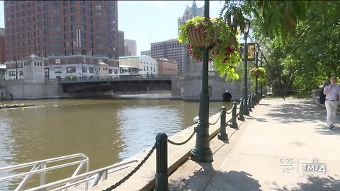 Riverwalk comes “alive” with live music