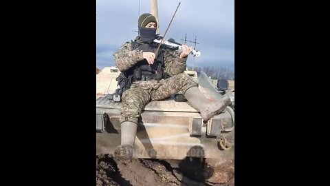 An impromptu / TRIBUTE concert 🎶 by a soldier of the Russian Guard for colleagues on the front line