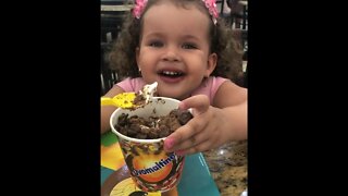 SORVETE GIGANTE DE CHOCOLATE COM CALDA [ MCDONALDS ] - Melissa #shorts #linda #bebe