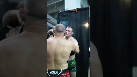 Alexey Oleynik shows Jared Vanderaa how he submitted him at UFC 273