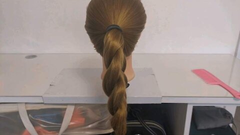 This ponytail is especially suitable for cuties with low hair volume. It will increase instantly.