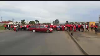 South Africa - Cape Town - Bloekombos Secondary school day 2 protest (Video) (U4X)