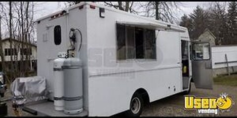 Low Mileage - 28' GMC P30 Step Van Food Truck with Pro-Fire Suppression for Sale in Georgia
