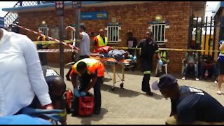 SOUTH AFRICA - Johannesburg - Metrorail train accident (Video) (VhN)