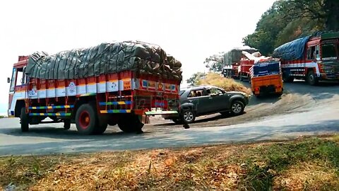 Dhimbam hills Heavy Loaded Truck Struggling to take a perfect turn at Dhimabam hair pin curve