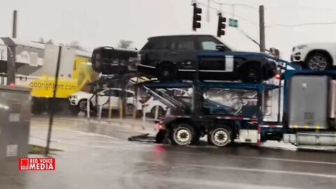 Shocking Video Of Train Splitting An 18 Wheeler Carrying Cars In Two