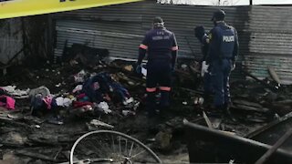 SOUTH AFRICA - Cape Town - Family dies in a devastating fire (Video) (uGD)