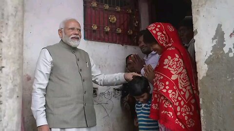 PM Modi stops for tea at 10th crore Ujjwala Yojana beneficiary's home in Ayodhya
