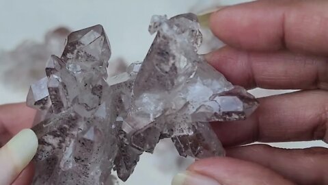 Lithium Quartz Clusters: A Visual Guide to Their Shapes and Qualities, Crystals for Anxiety & Stress