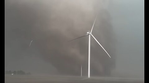 Massive Greenfield, IA Tornado Demolishes Wind Turbines