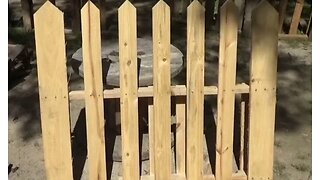 How To Make A Simple Pallet Wood Picket Fence