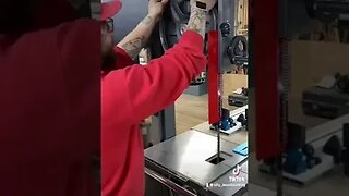 Big blade on bandsaw #shorts #woodworking #shortvideo #bandsaw #subscribe #trending #powertool